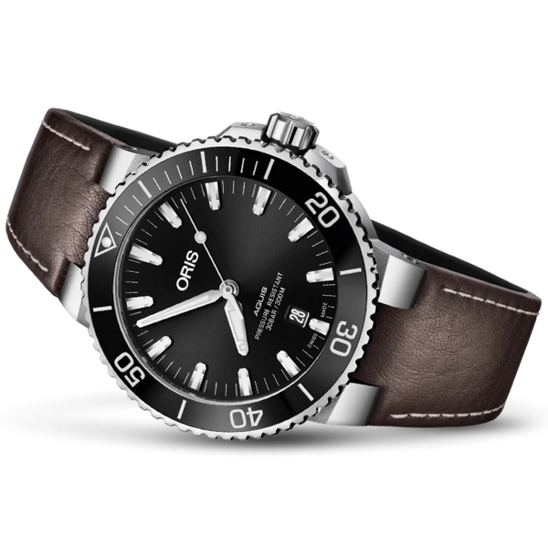 Oris Aquis Date, 43.5mm, Black Dial, Leatherstrap dark brown