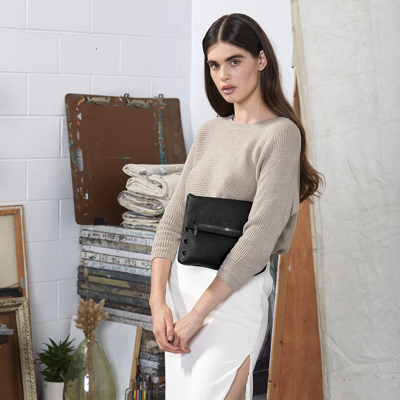 VIP Large in Black Bitters